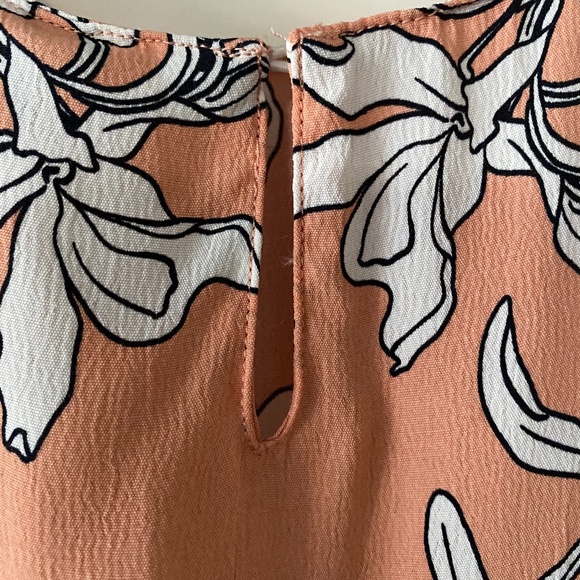 Zara peach and white floral tank top. Size Small - Picture 3 of 6